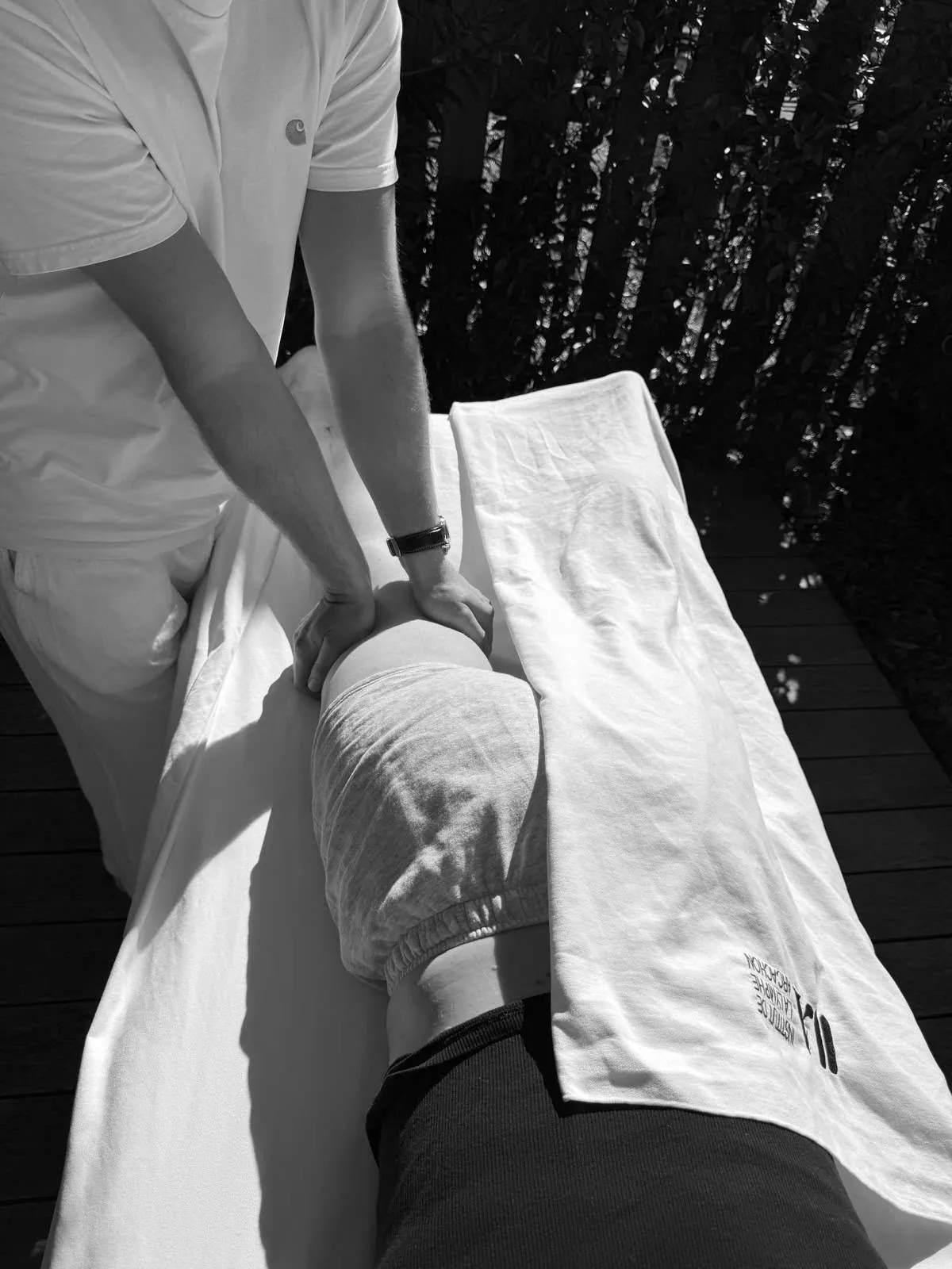 Hector travaille le dos en Fascias Deep Tissue – Massage Fascias Deep Tissue à Gujan-Mestras Hector travaille le dos en Fascias Deep Tissue – Massage Fascias Deep Tissue à Gujan-Mestras
